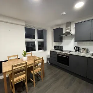 Charming Modern Near London Heathrow Feltham